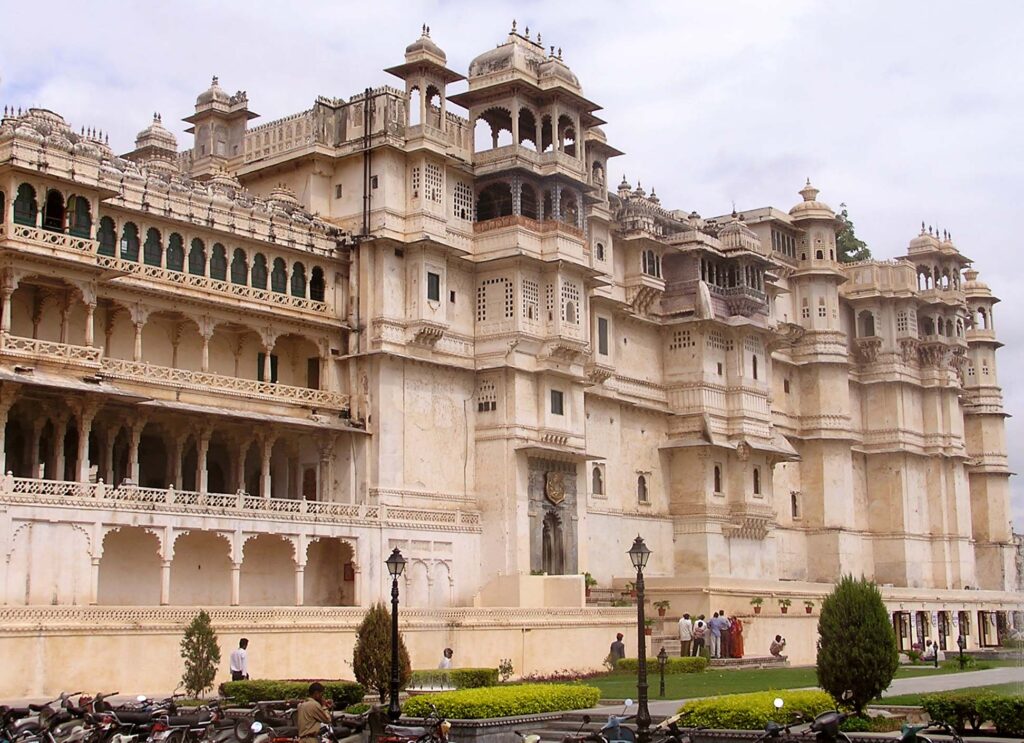 Top 10 Must Visit Places in Udaipur, Rajasthan