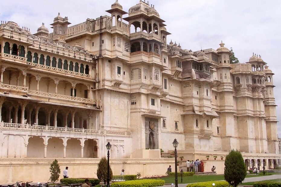Top 10 Must Visit Places in Udaipur, Rajasthan