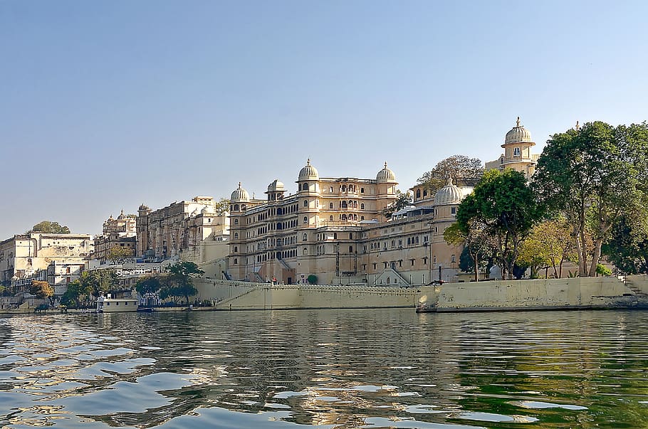 Exploring the Arts and Crafts of Udaipur: Handicrafts, Textiles, and Jewelry
